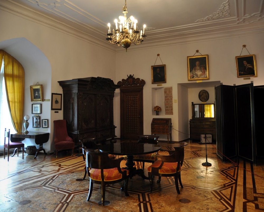 Выставочный зал музея в замке Курник, Польша