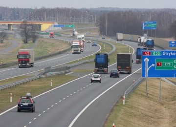 Новые правила парковки, внедрение чистых транспортных районов и другие изменения, которые ждут водителей в Польше